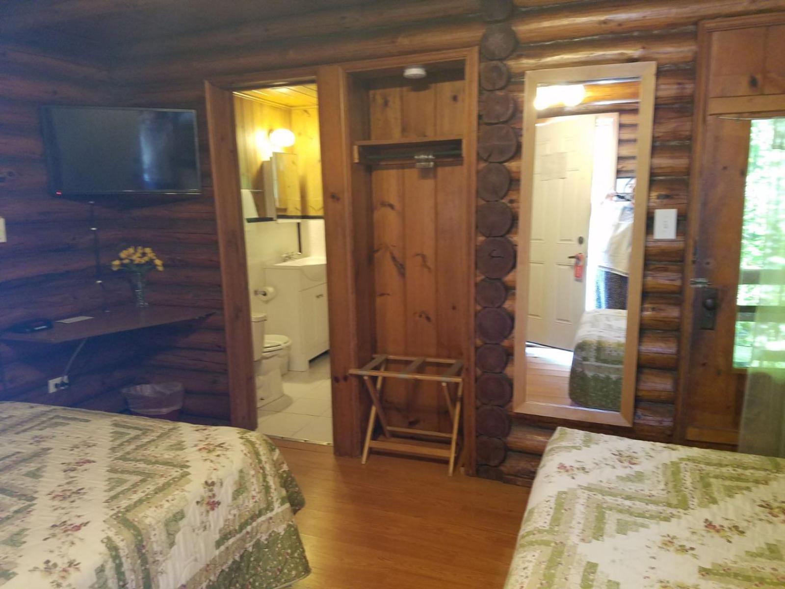 Seven Dwarfs Cabin - On The Brook Cabins Λίμνη George Εξωτερικό φωτογραφία